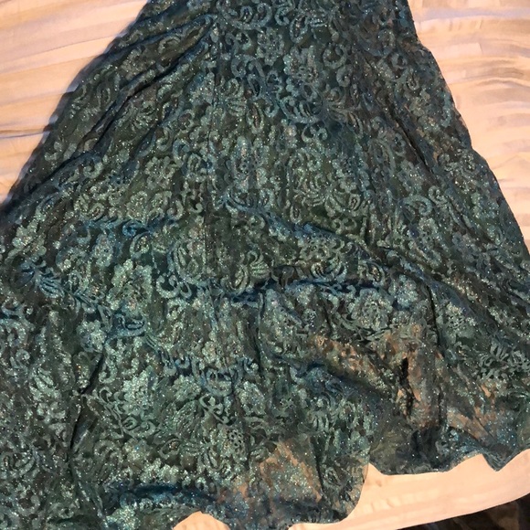 Emerald J. Micheals prom dress - Picture 8 of 8